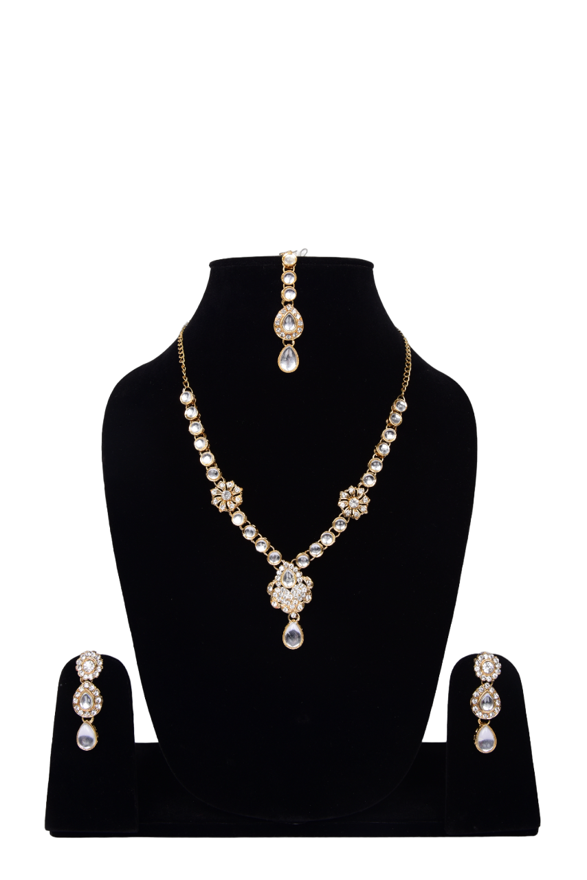 Namokriti Elegant Kundan Stone Necklace Set with Maang Tikka & Earrings – Perfect for Weddings & Festive Occasions